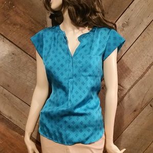 Beautiful Liz Claiborne Short Sleeve Top